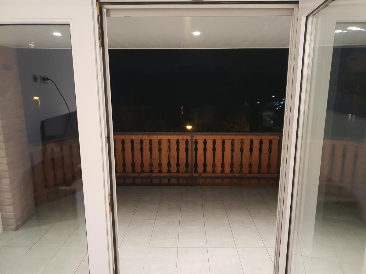 Ferienwohnung Mit Jacuzzi Naehe Flughafen Koeln Bonn ترويسدورف المظهر الخارجي الصورة