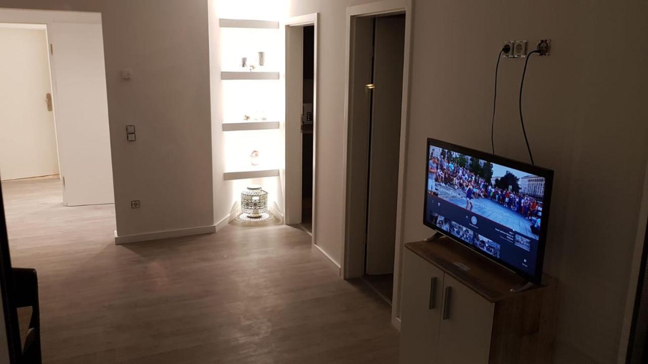 Ferienwohnung Mit Jacuzzi Naehe Flughafen Koeln Bonn ترويسدورف المظهر الخارجي الصورة